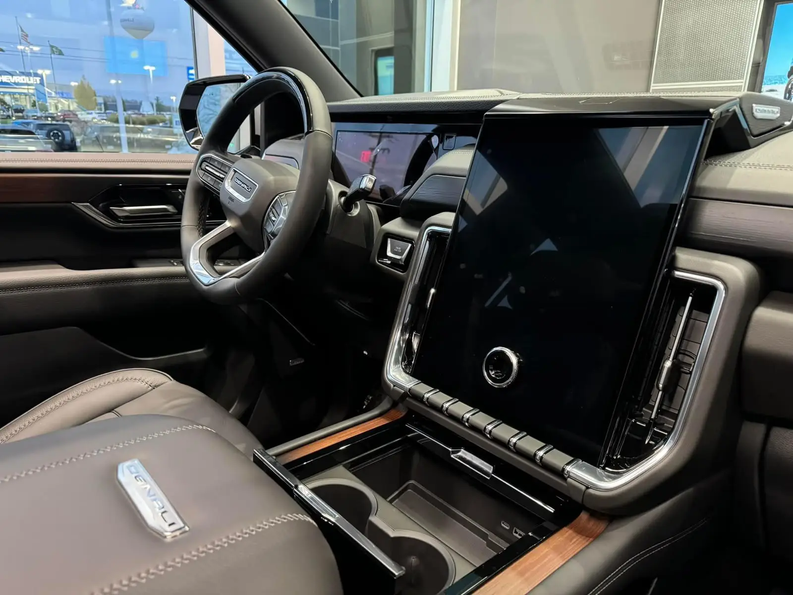 The front cabin and the centre console
