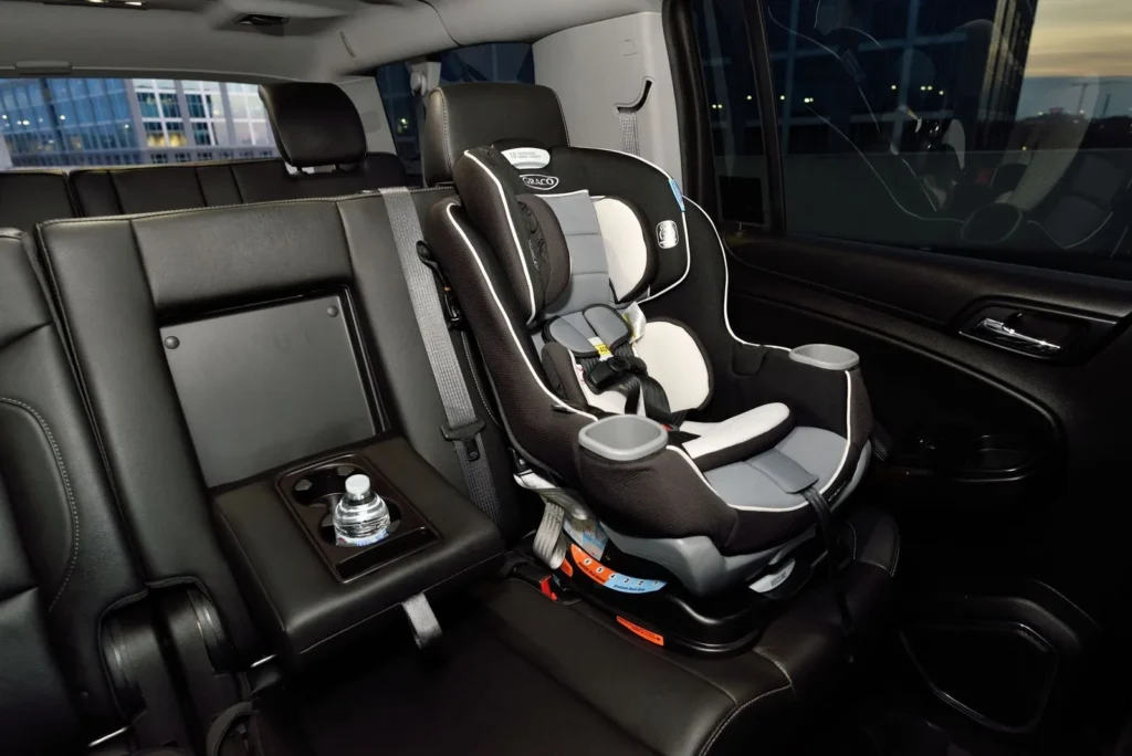 A child seat fitted in the rear row of a large vehicle