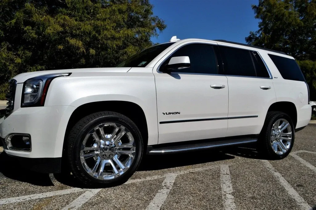 A white GMC Yukon