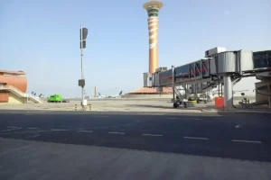 Apron and control tower at King Abdulaziz International Airport, Jeddah, with an air bridge