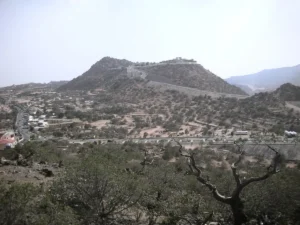 A hill and scattered houses at Al Shafa near Taif