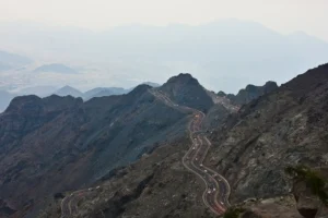 The Al Hada road zigzagging down the mountain on the way to Taif