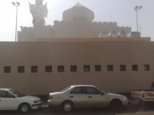 The outer wall and dome of Masjid al-Jiranah from the car park