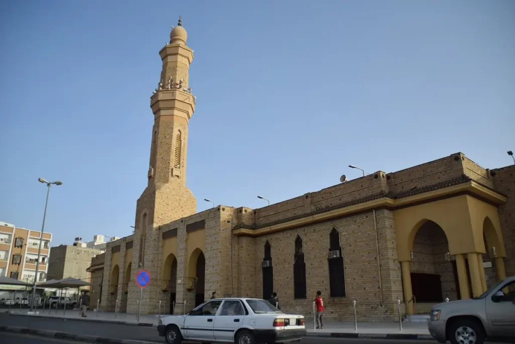Masjid Abdullah ibn Abbas in Taif, a stone mosque with a tall minaret