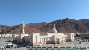 Sayyid al-Shuhada mosque below Mount Uhud on a clear day